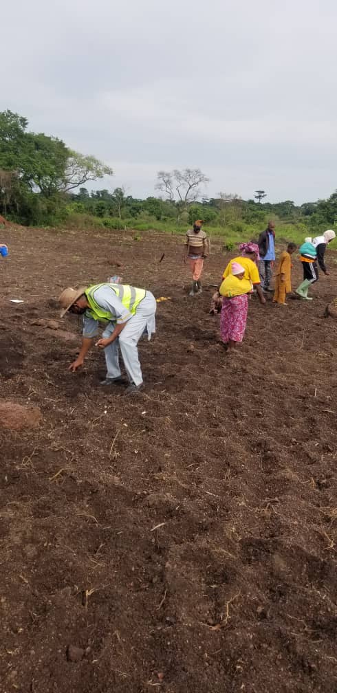 Community members and team planting at the Lolo Farm site, April 2024